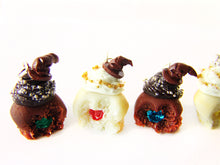 Load image into Gallery viewer, Sorting House Cupcake Charm - Sucre Sucre Miniatures