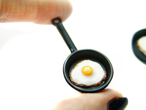 Fried Egg Skillet Charm - Sucre Sucre Miniatures