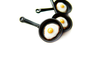 Fried Egg Skillet Charm - Sucre Sucre Miniatures