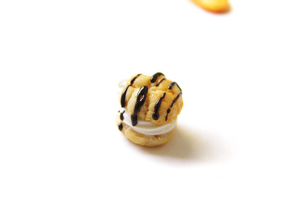 Cream Puff Charm - Sucre Sucre Miniatures